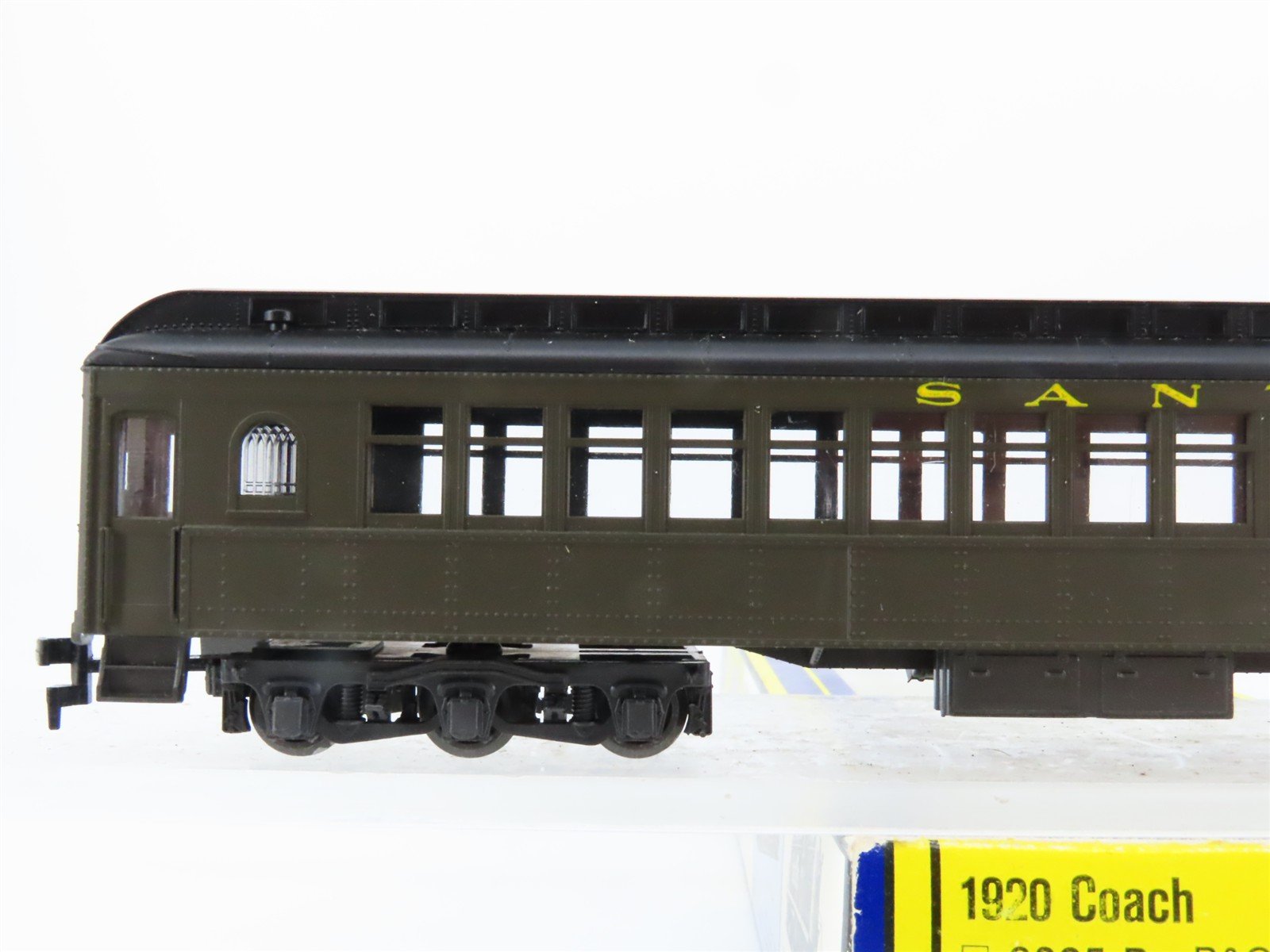 HO Scale AHM/Rivarossi 6205-SF ATSF Santa Fe 1920 Coach Passenger Car #1464