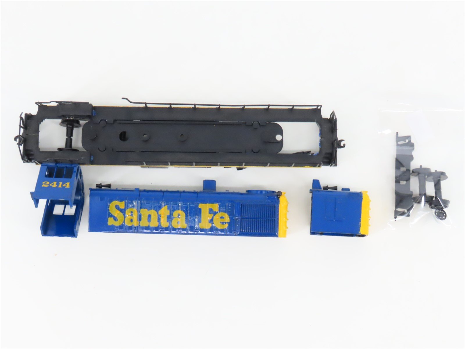 HO Scale Hobbytown ATSF Santa Fe RS-3 Diesel Loco #2414 UNPOWERED & Custom