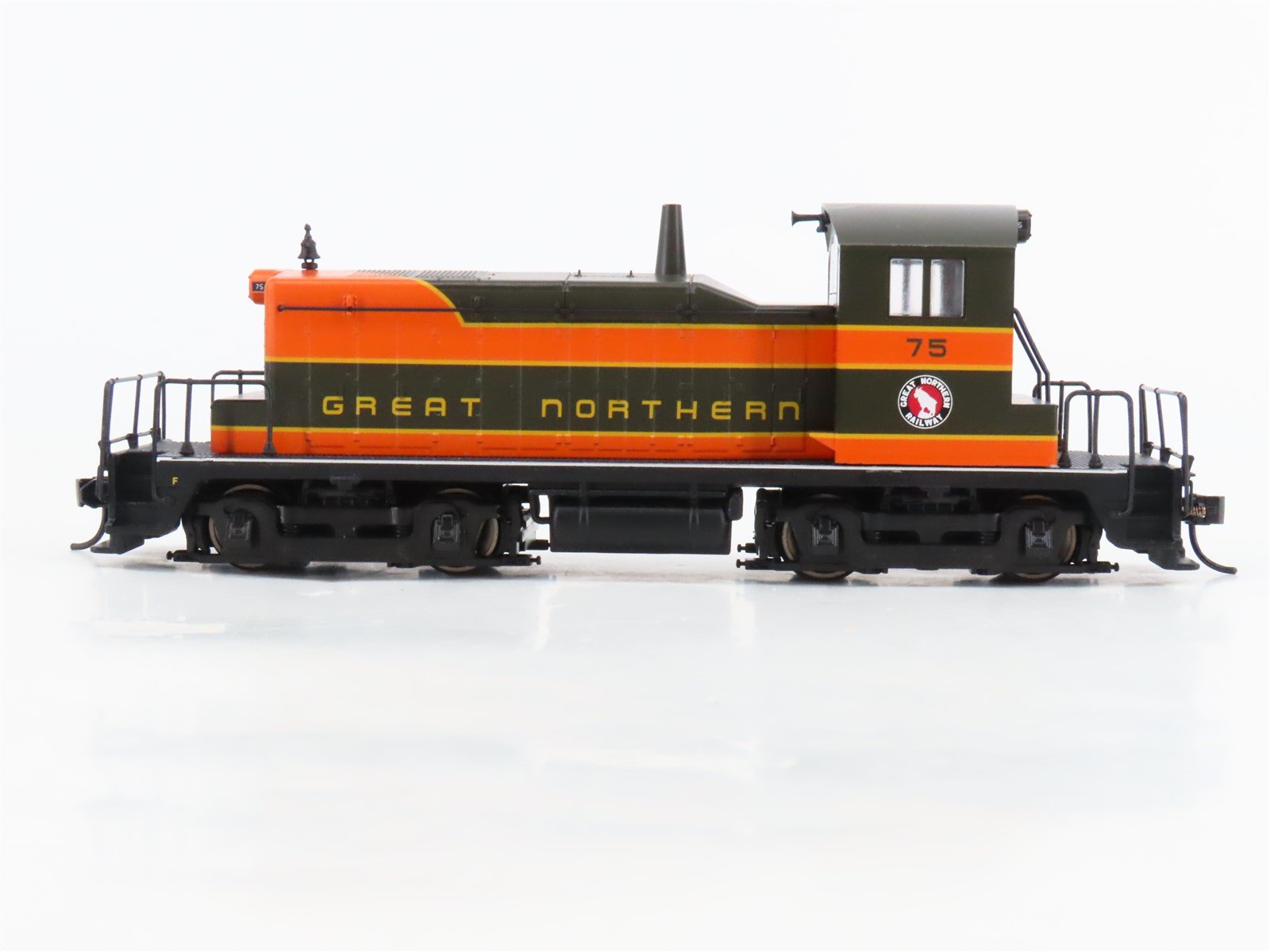 HO Scale Walthers GN Great Northern SW1 Diesel Locomotive #75