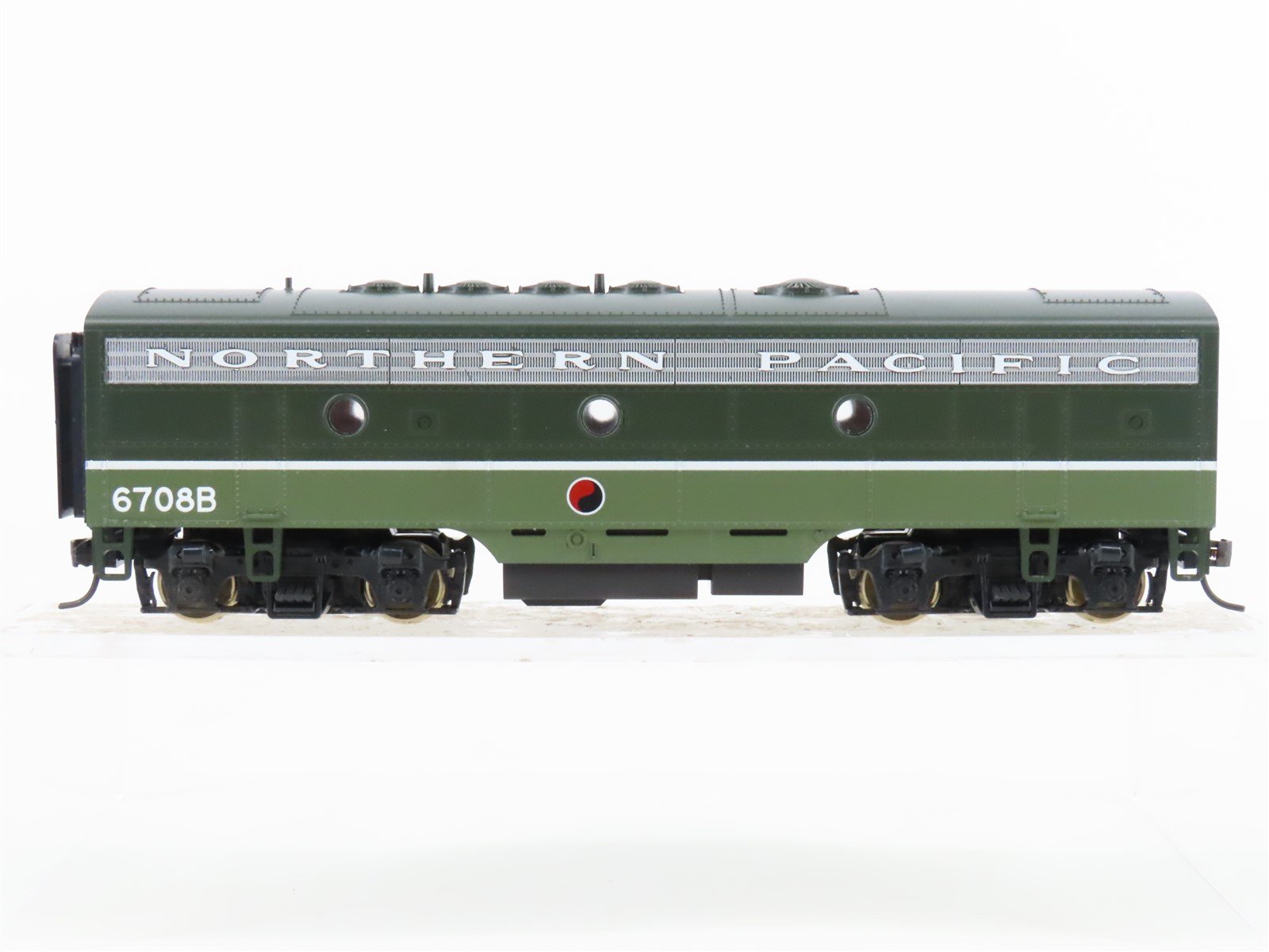 HO Scale Stewart 5913 NP Northern Pacific F9B Diesel Loco #6708B UNPOWERED