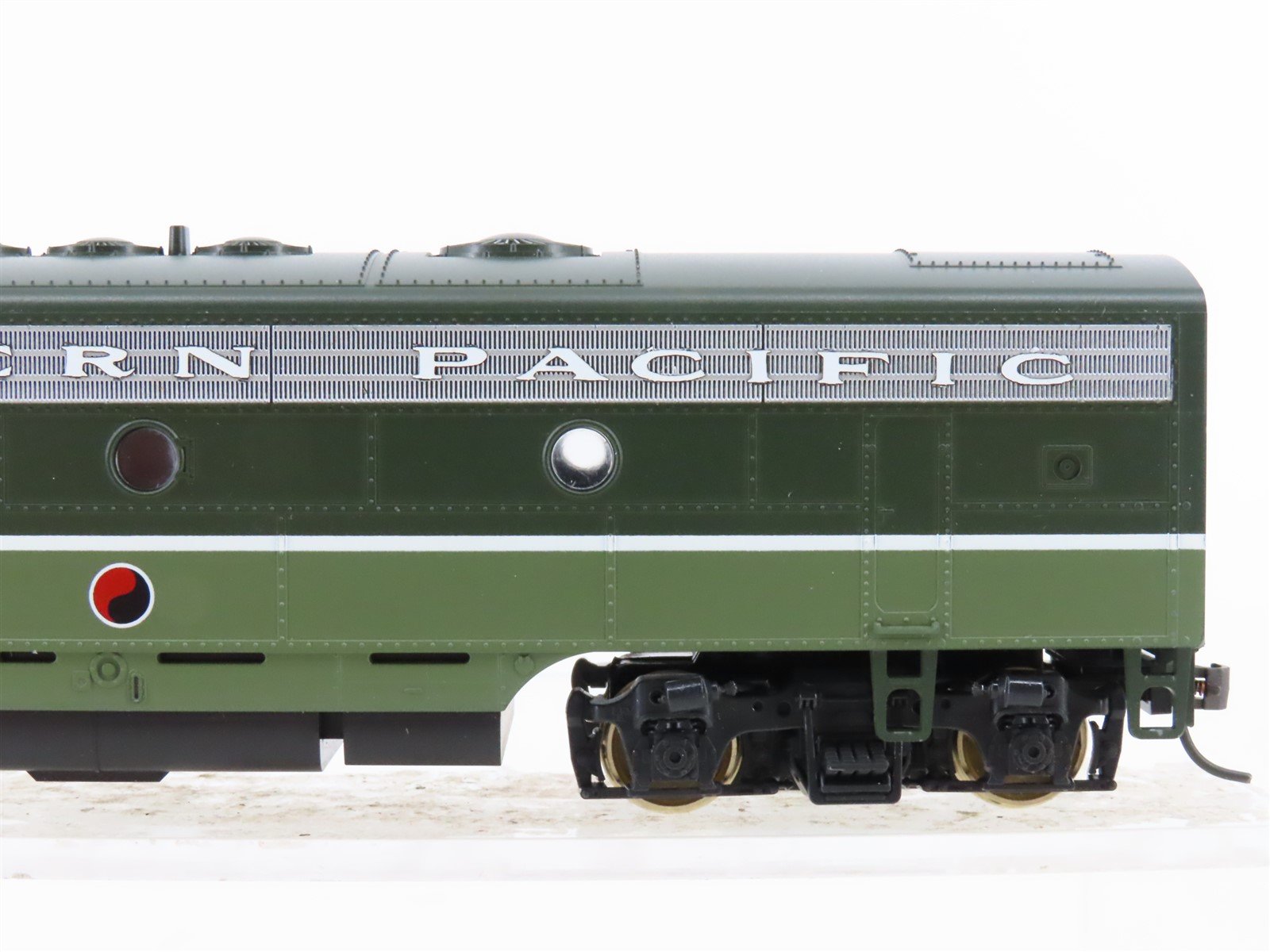 HO Scale Stewart 5913 NP Northern Pacific F9B Diesel Loco #6708B UNPOWERED