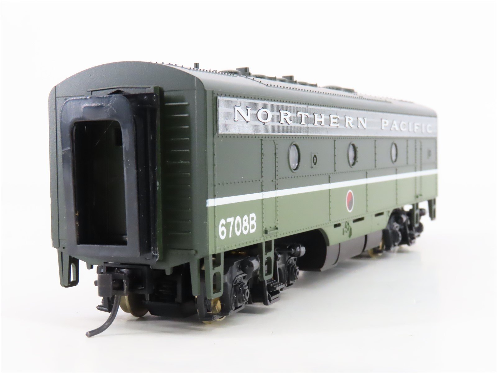HO Scale Stewart 5913 NP Northern Pacific F9B Diesel Loco #6708B UNPOWERED