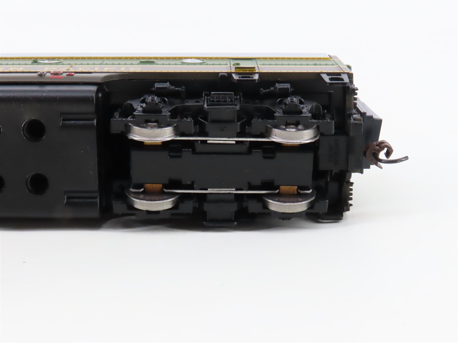 HO Scale Athearn NP Northern Pacific F7B Diesel Locomotive #6508B UNPOWERED