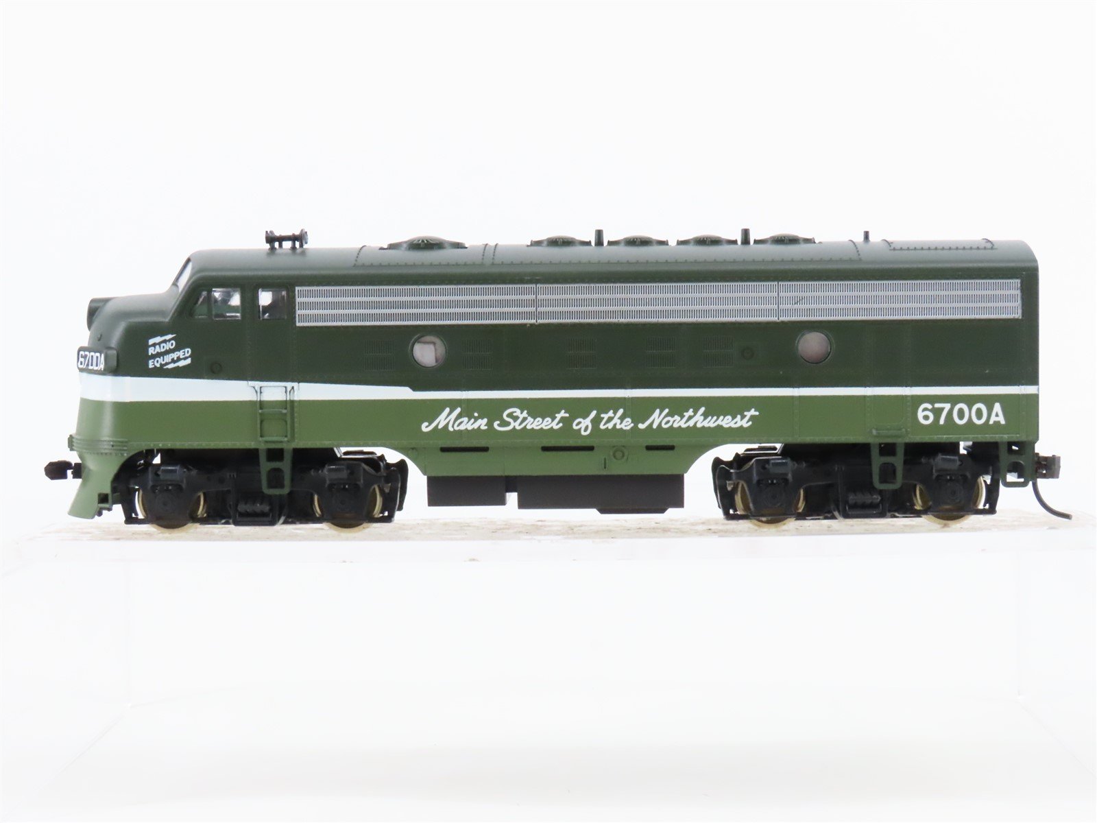 HO Scale Stewart NP Northern Pacific F9A Diesel Locomotive #6700A CUSTOMIZED