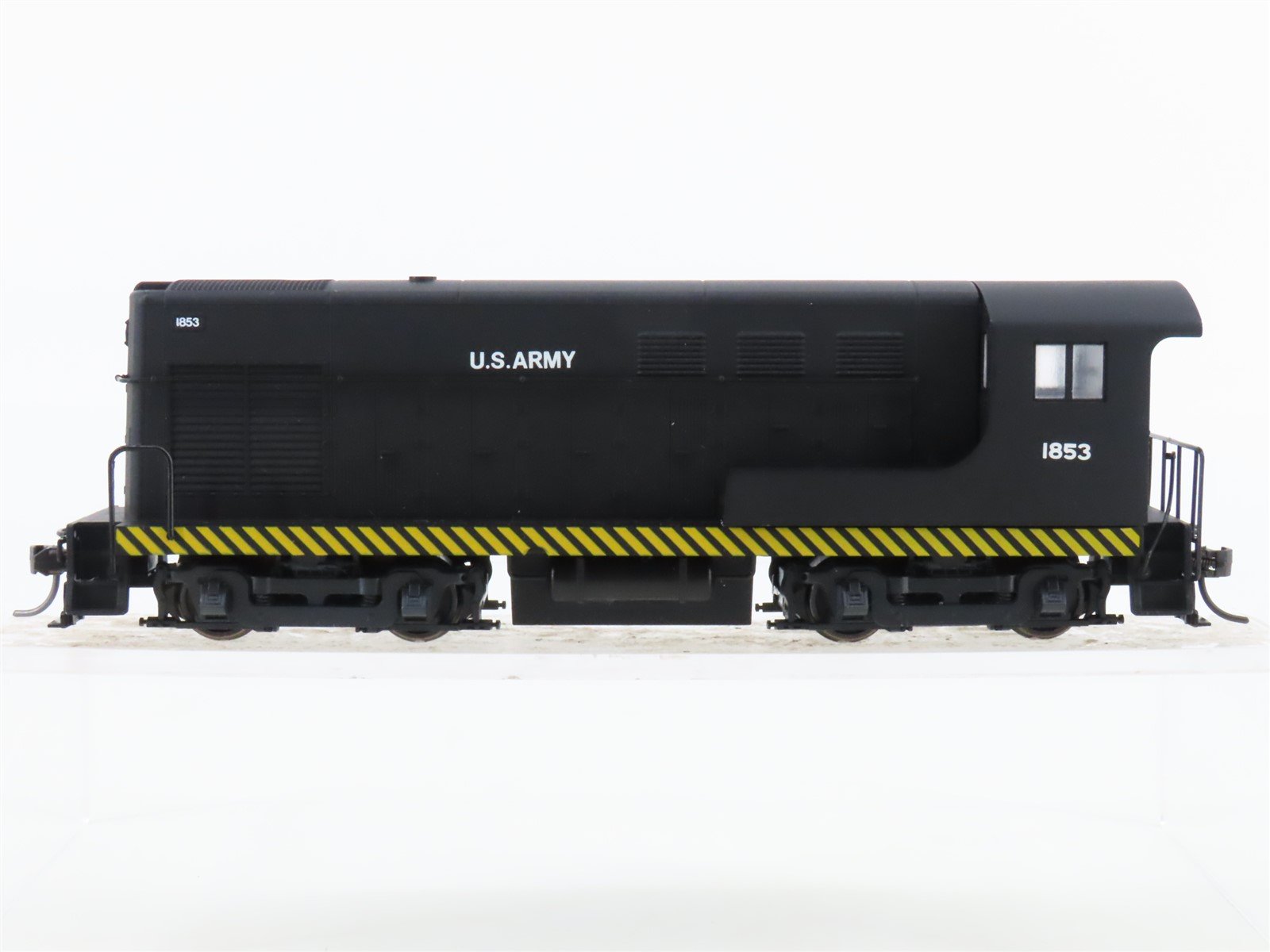 HO Scale Walthers US Army H12-44 Diesel Locomotive #1853