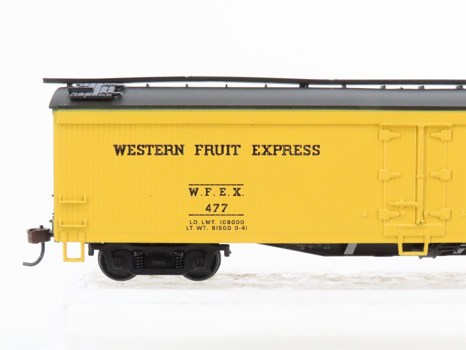 HO Scale Athearn 140-05353 GN WFEX Western Fruit Express 50' Express Reefer #477