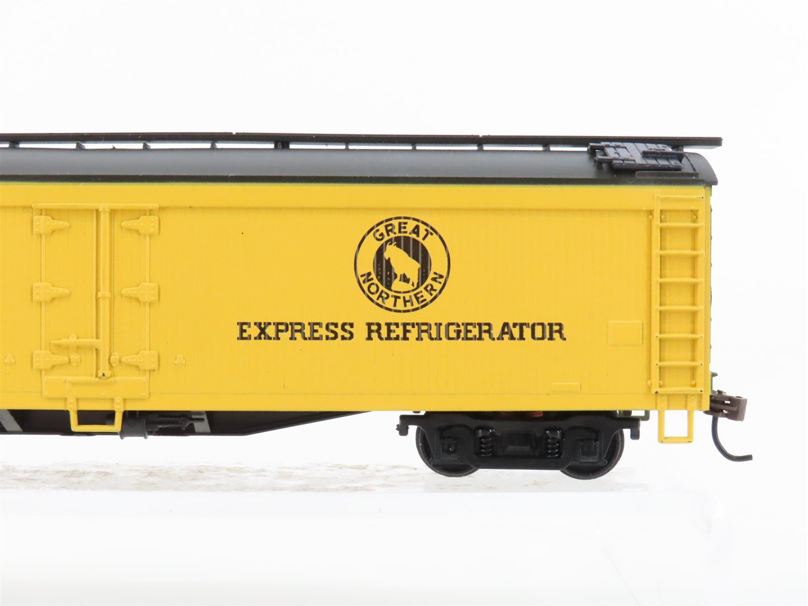HO Scale Athearn 140-05353 GN WFEX Western Fruit Express 50' Express Reefer #477
