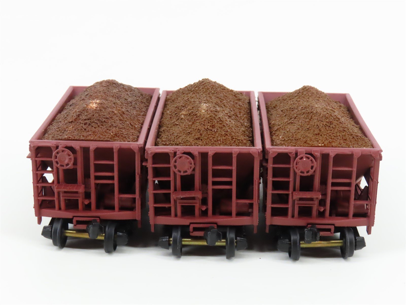 HO Scale Walthers 932-4452 GN Great Northern Railway Ore Cars w/ Loads Set of 3