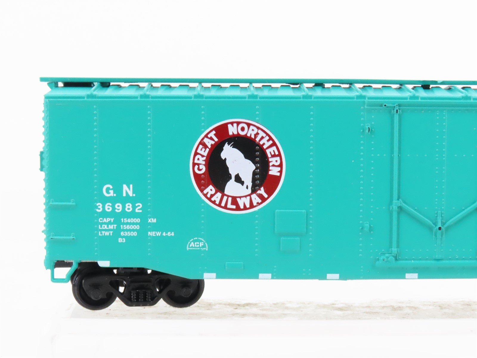HO Scale Athearn 2317 GN Great Northern Railway 50' Plug Door Box Car #36982