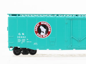 HO Scale Athearn 2317 GN Great Northern Railway 50' Plug Door Box Car #36982