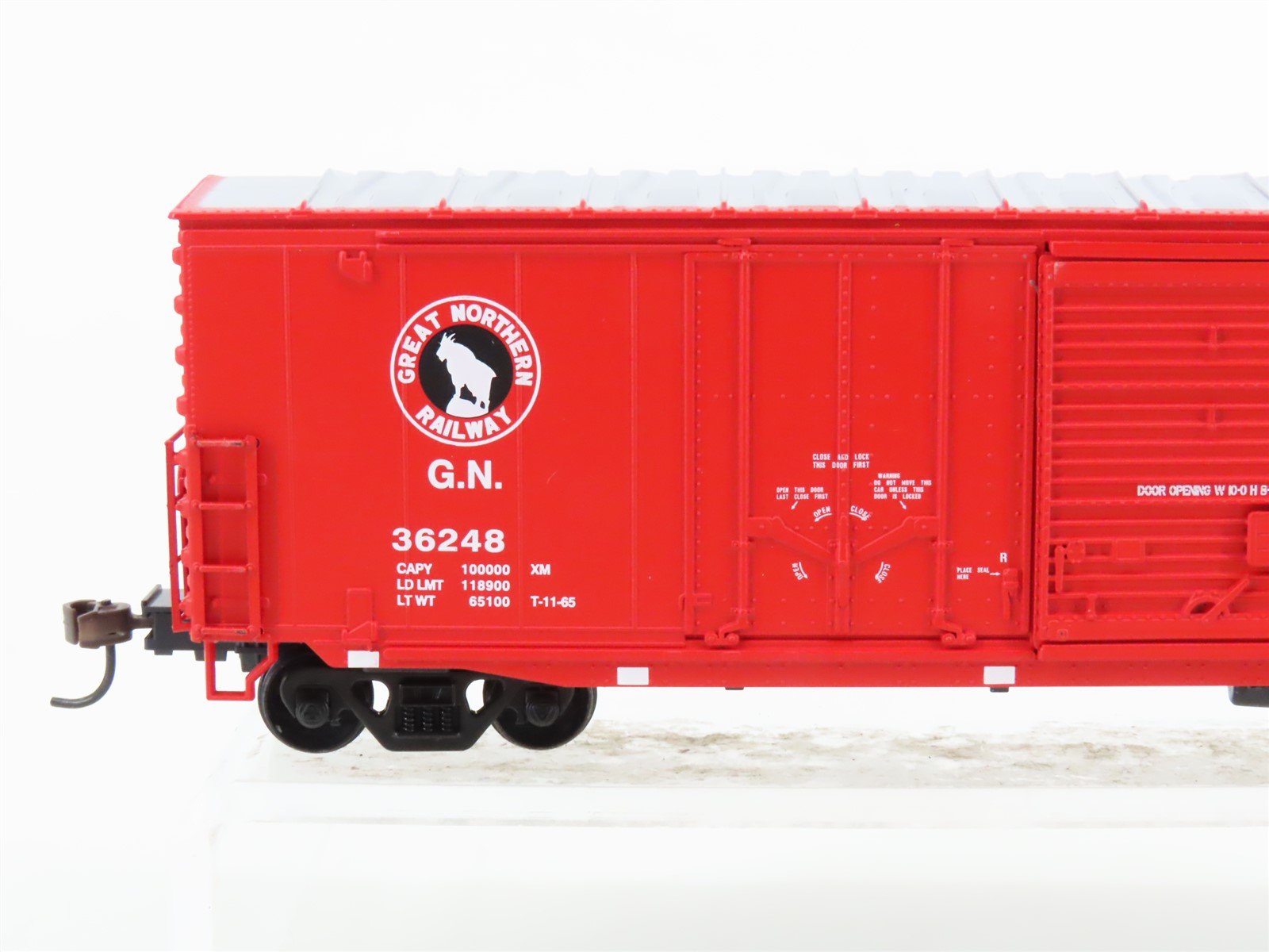 HO Scale Athearn 91206 GN Great Northern 50' Combination Door Box Car #36248