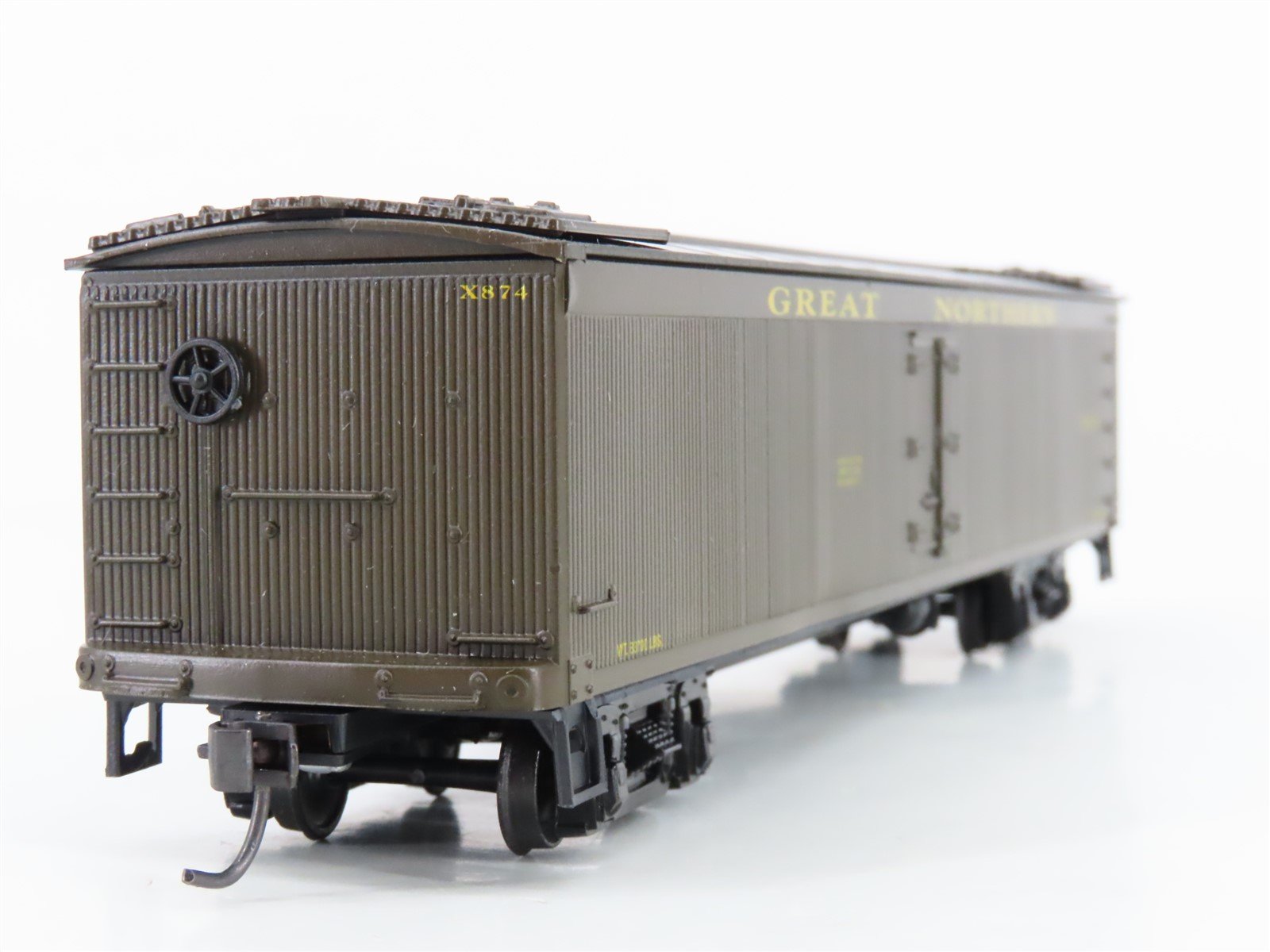 HO Scale Roundhouse 07902 GN Great Northern 50' Express Reefer #X874