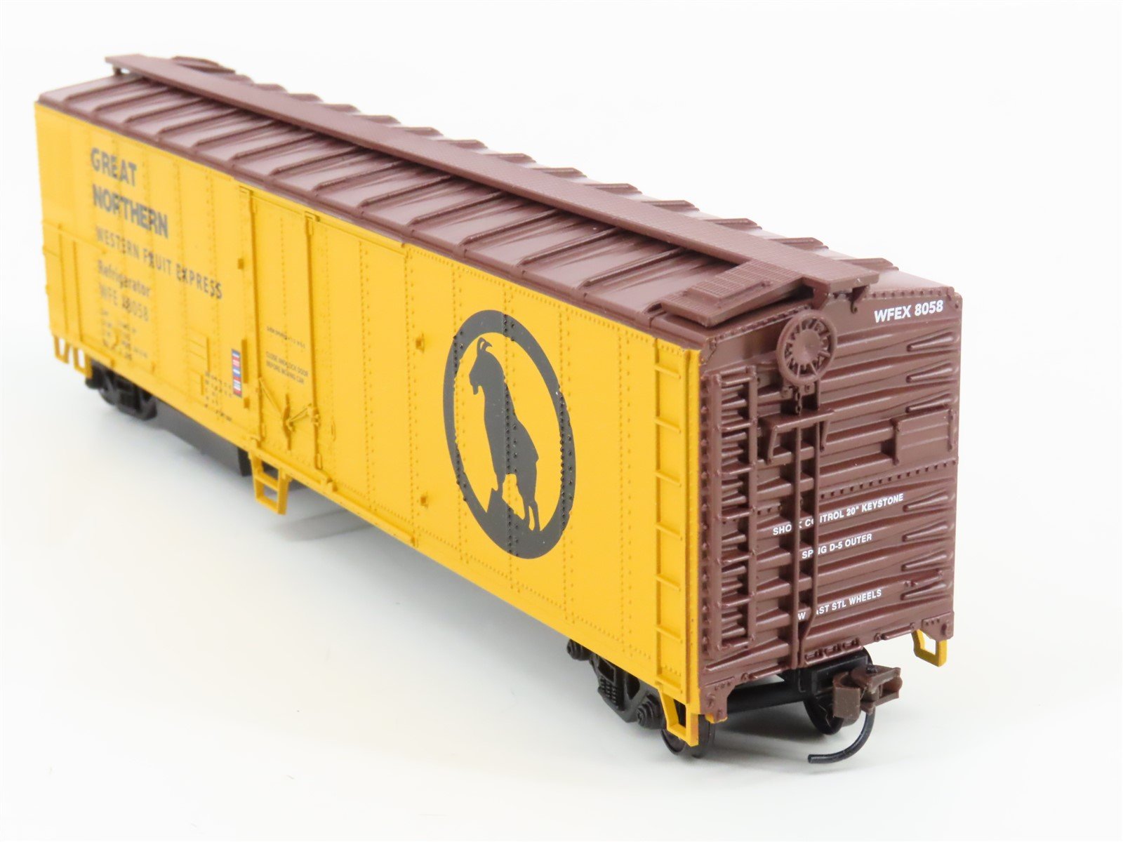 HO Scale Athearn 7552 WFEX GN Western Fruit Express 50' Mechanical Reefer #8058