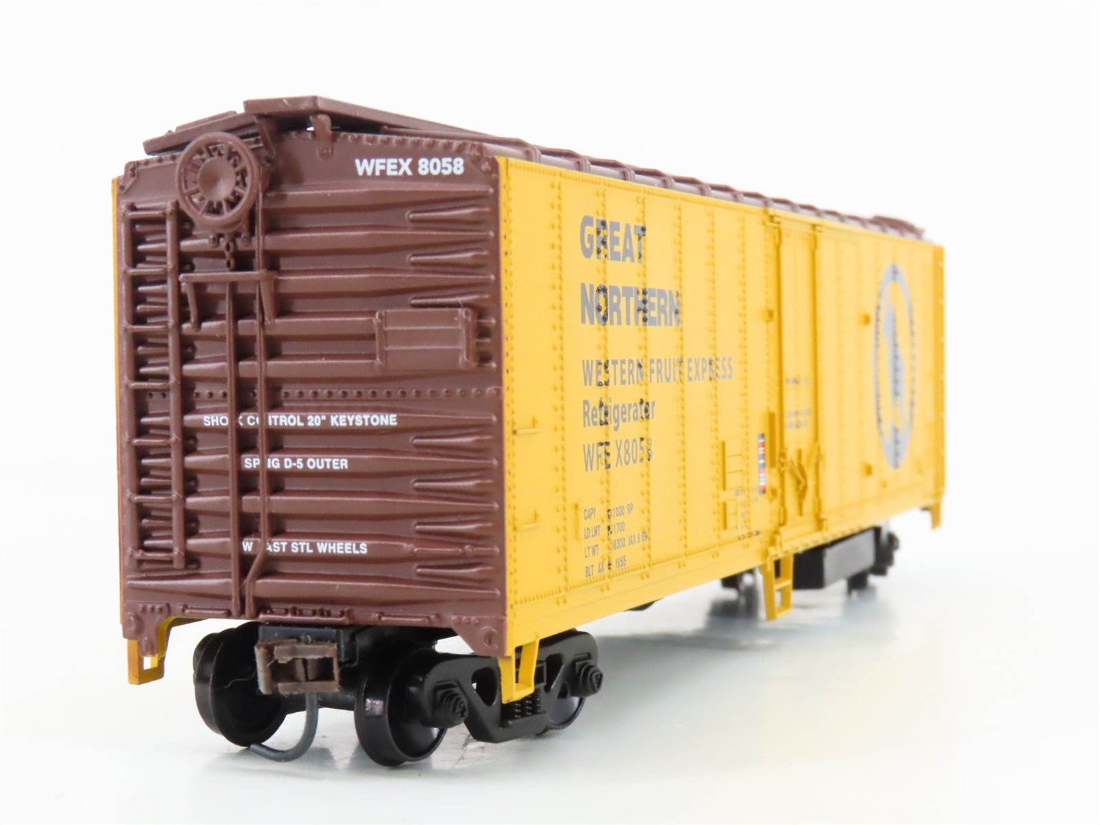 HO Scale Athearn 7552 WFEX GN Western Fruit Express 50' Mechanical Reefer #8058