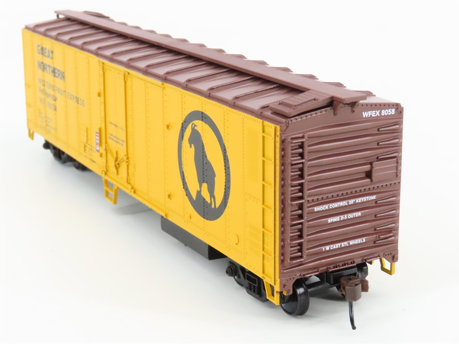HO Scale Athearn 7552 WFEX GN Western Fruit Express 50' Mechanical Reefer #8058