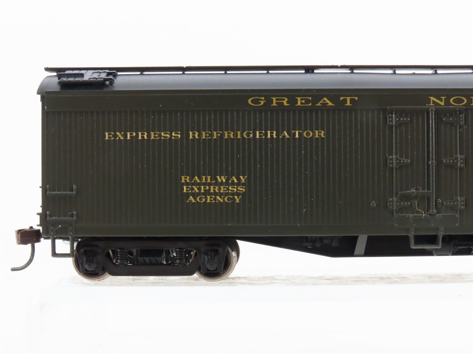 HO Scale Athearn 92579 GN Great Northern Railway 50' Express Reefer #2049
