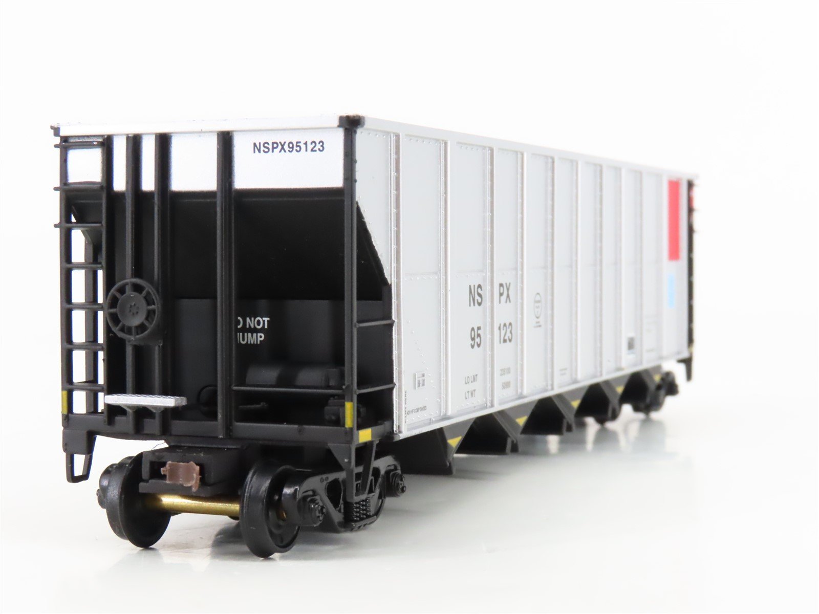 HO Scale Walthers 932-7813 NSPX Northern States Power 5-Bay Coal Hopper #95123