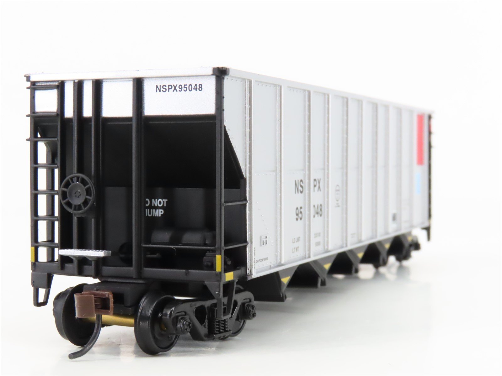 HO Scale Walthers 932-7813 NSPX Northern States Power 5-Bay Coal Hopper #95048