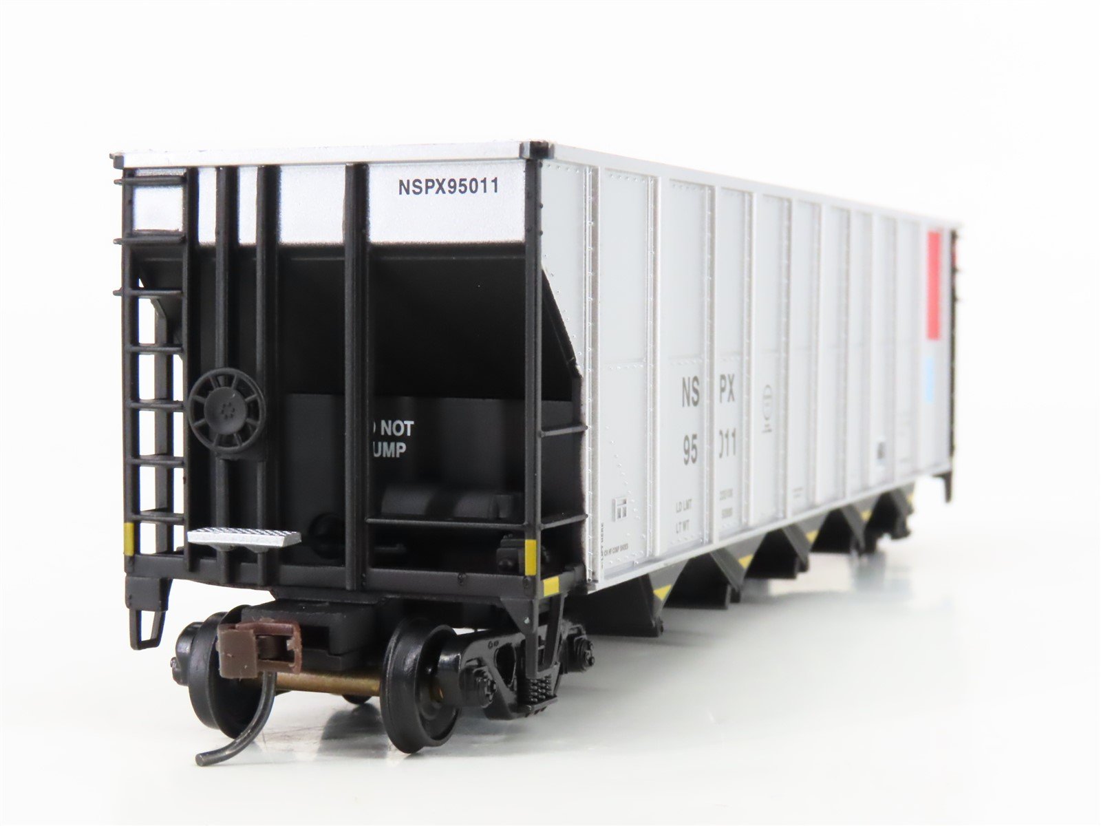 HO Scale Walthers 932-7813 NSPX Northern States Power 5-Bay Coal Hopper #95011