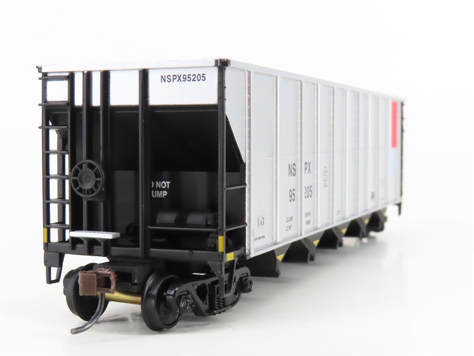 HO Scale Walthers 932-7805 NSPX Northern States Power 5-Bay Coal Hopper #95205