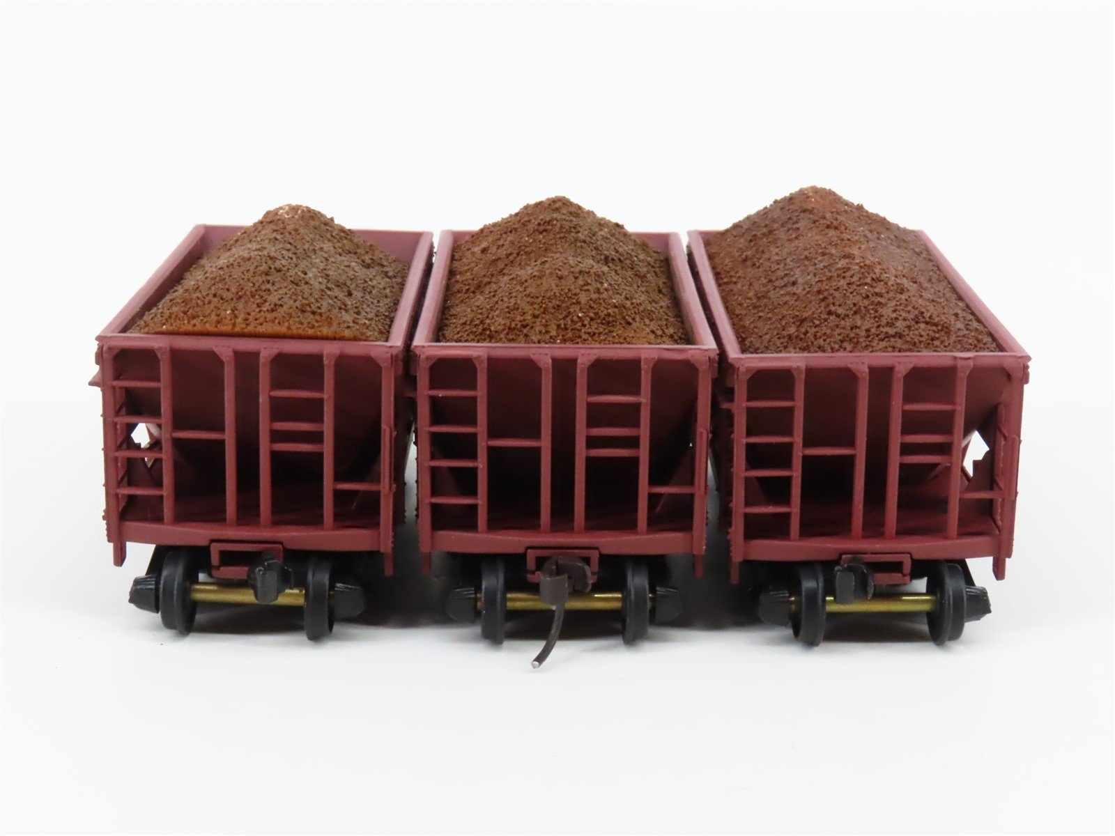 HO Scale Walthers 932-4452 GN Great Northern Ore Cars w/ Loads Set of 3
