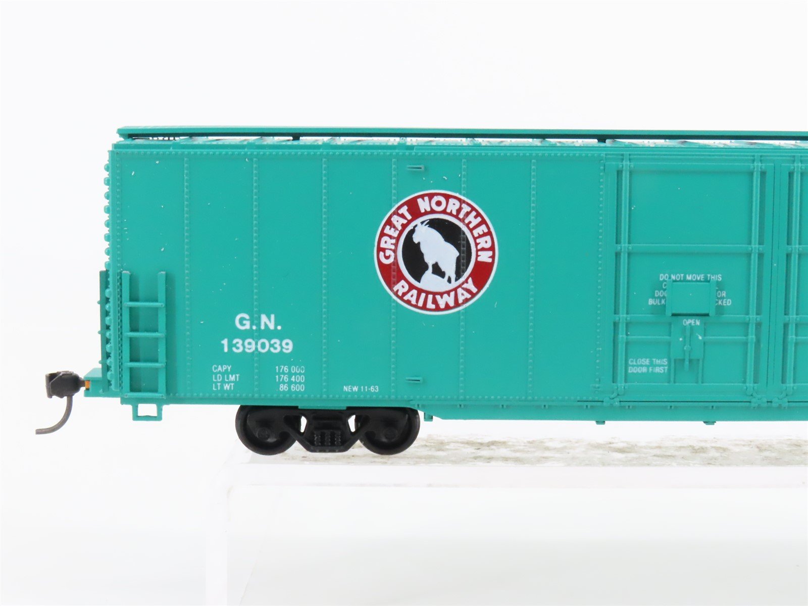 HO Scale Con-Cor GN Great Northern Railway 60' Double Door Box Car #139039