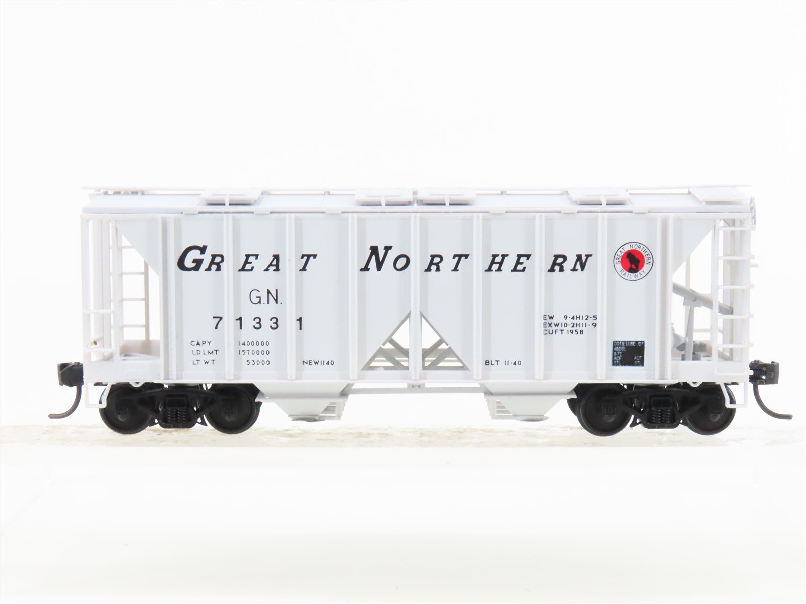 HO Scale Bowser GN Great Northern Railway 2-Bay Covered Hopper #71331