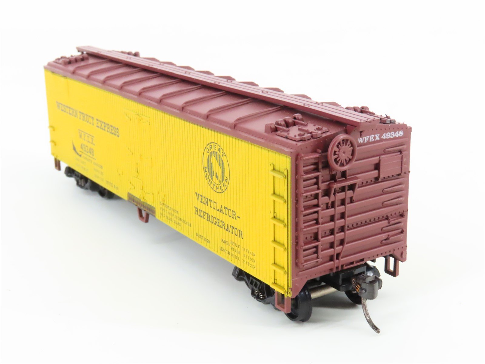 HO Scale Train Miniature 2303 GN WFEX Western Fruit Express 40' Reefer #49348
