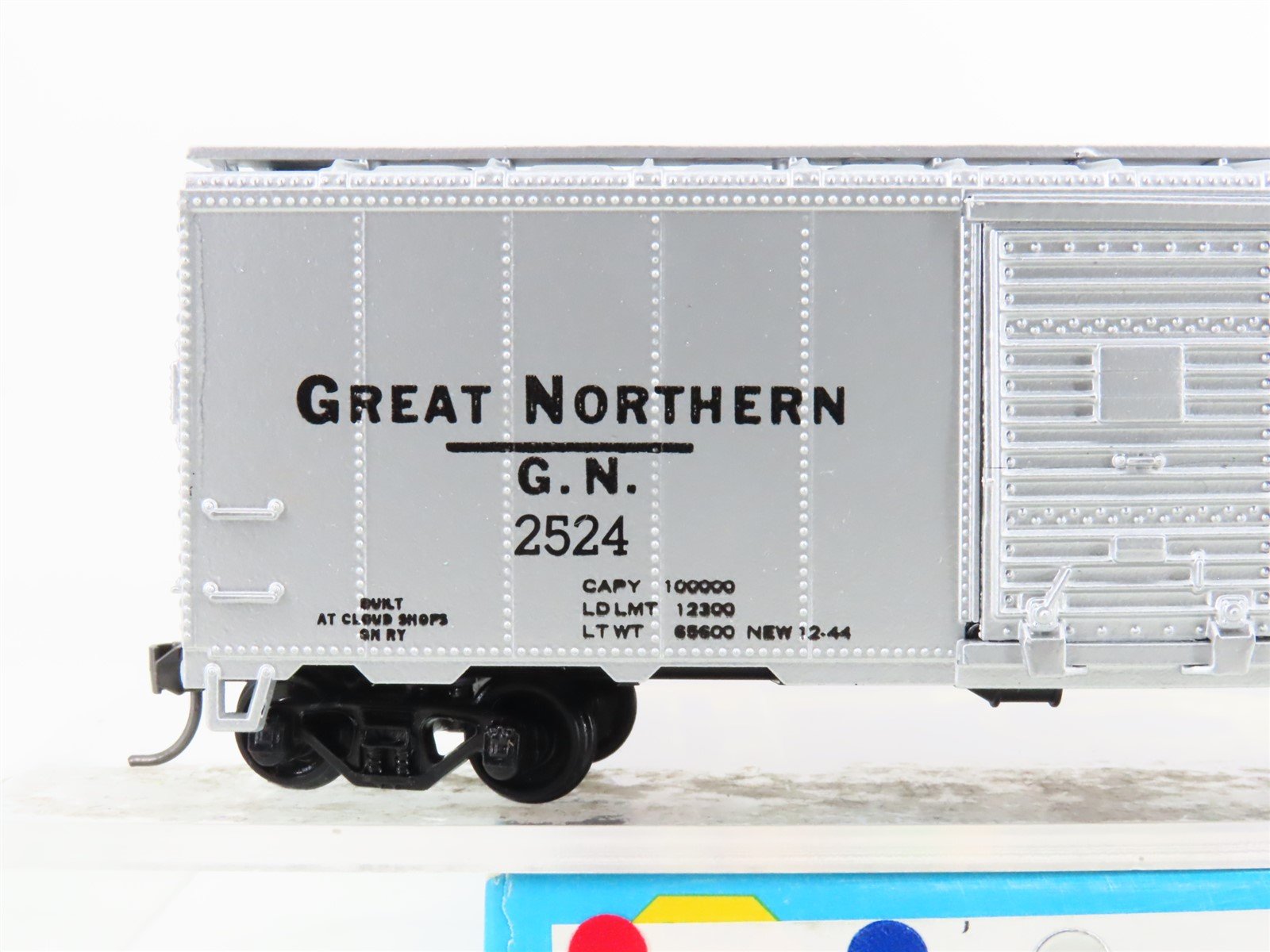 HO Scale Athearn English's GN Great Northern Glacier National Park Box Car #2524
