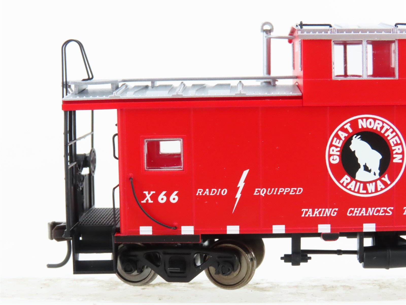 HO Scale Atlas 1301-1 GN Great Northern Railway Standard Cupola Caboose #X66