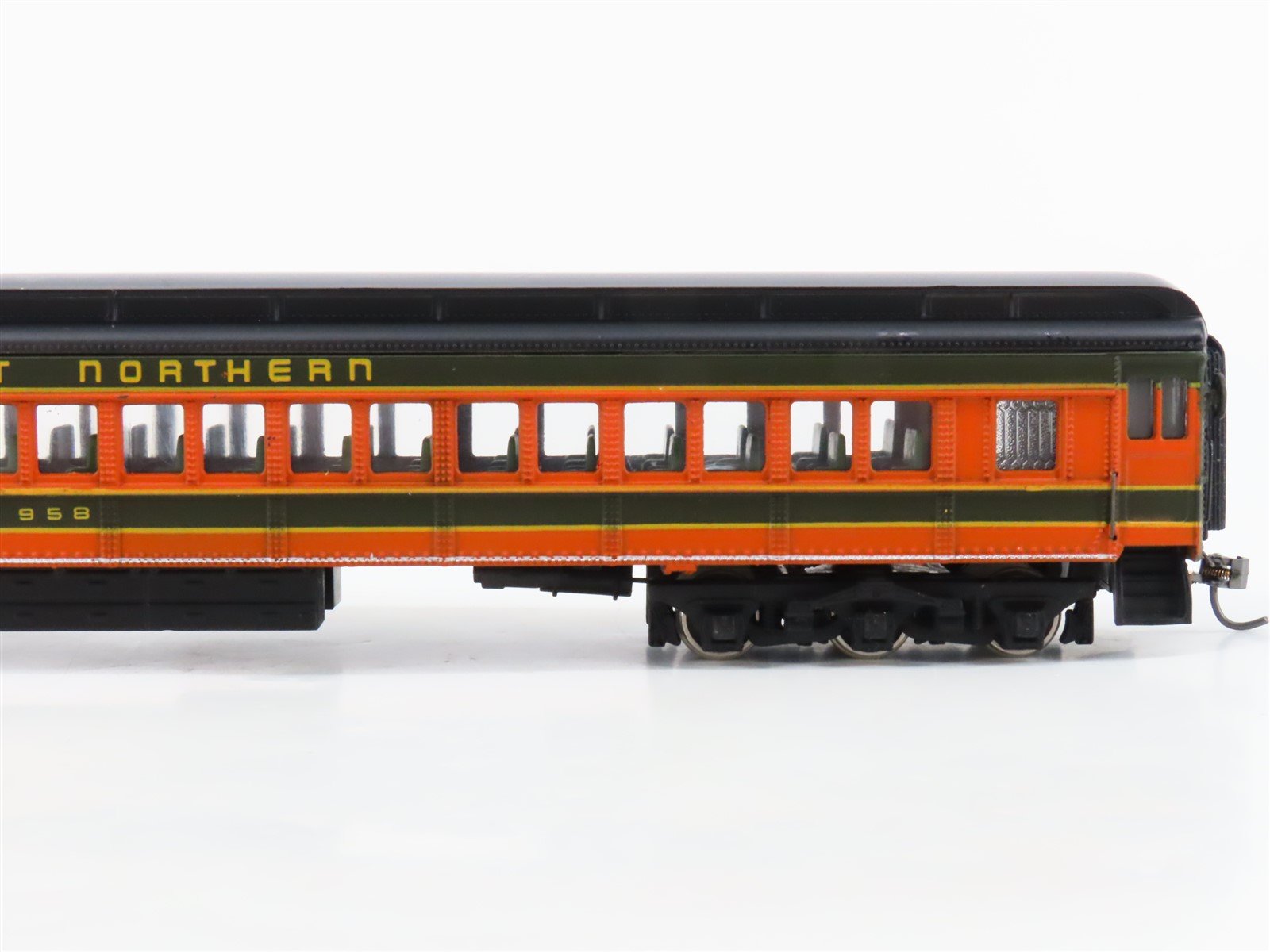 HO Scale Bachmann GN Great Northern Heavyweight Coach Passenger Car #958