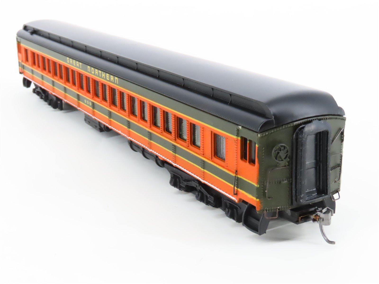 HO Scale Bachmann GN Great Northern Heavyweight Coach Passenger Car #958