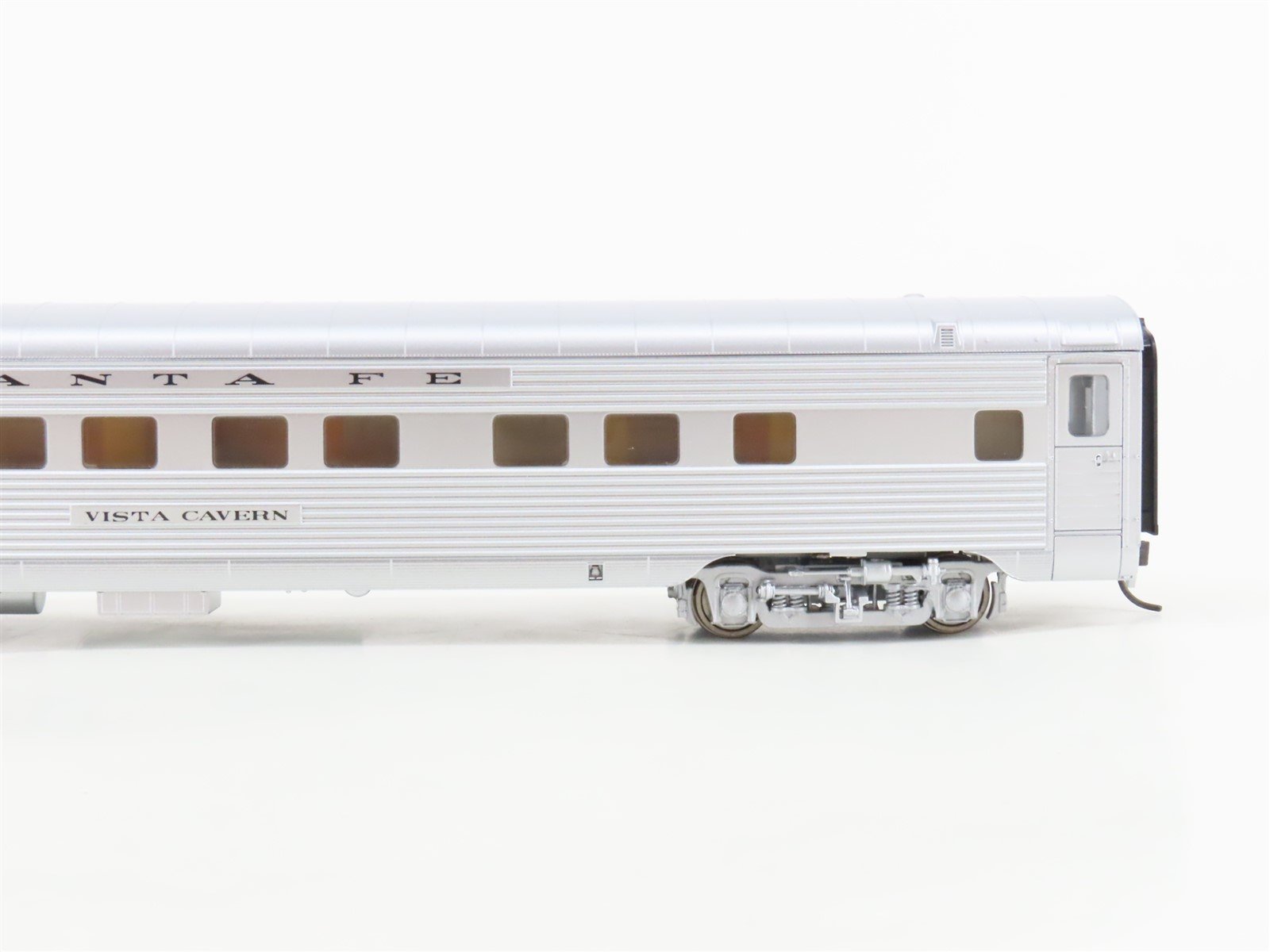 HO Scale Walthers 932-9008 ATSF Santa Fe Obs-Lounge Passenger Car 