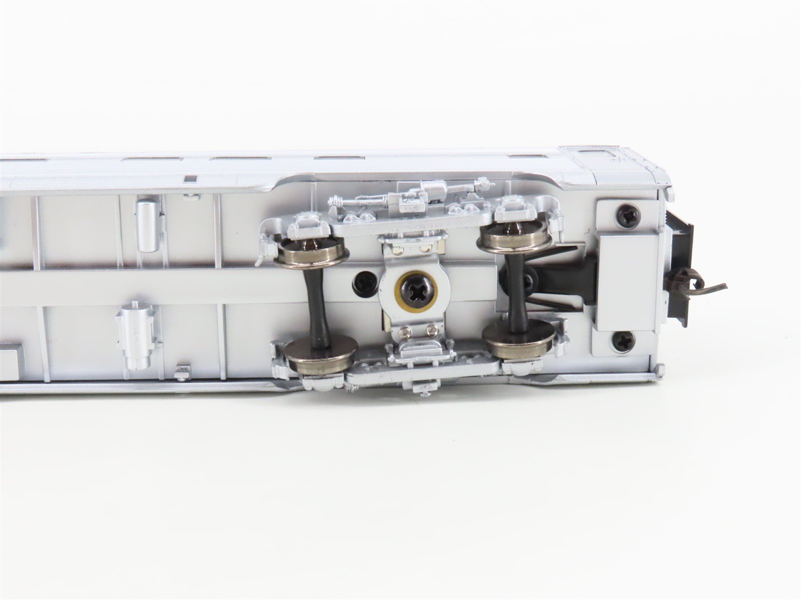 HO Scale Walthers 932-9008 ATSF Santa Fe Obs-Lounge Passenger Car 