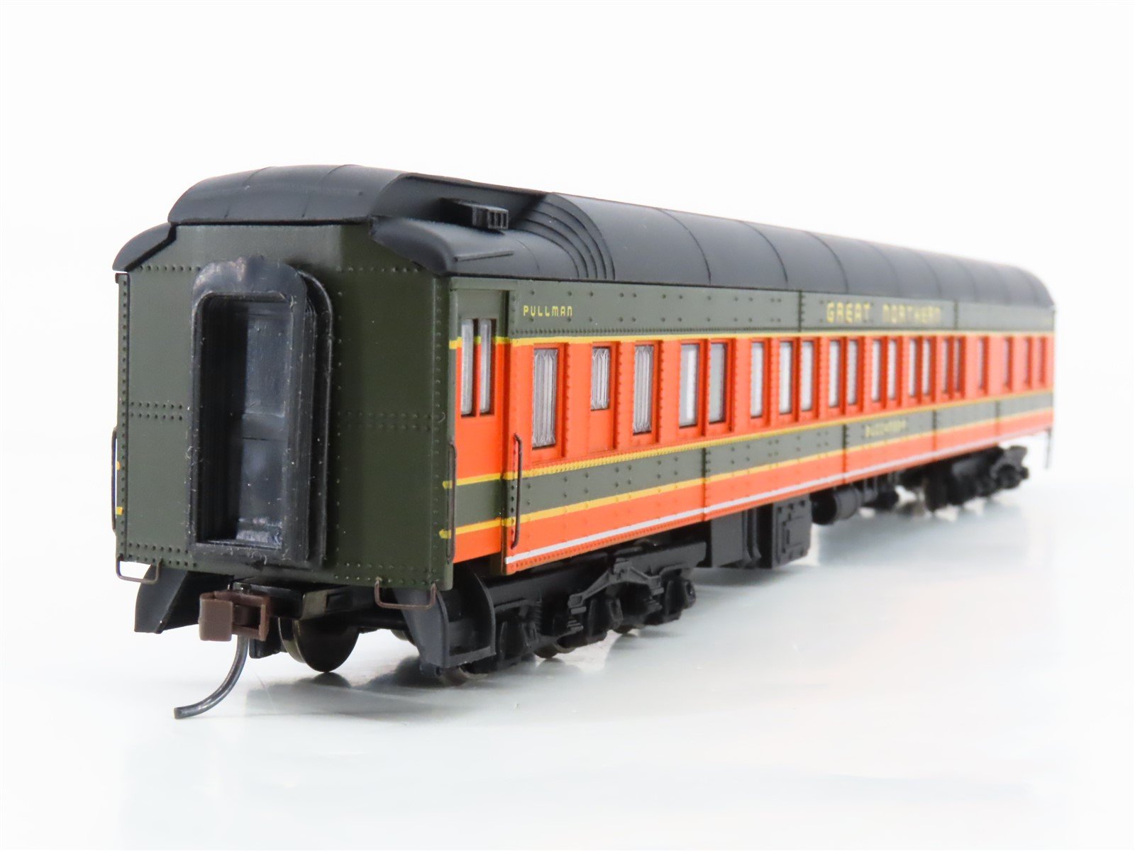 HO Scale Bachmann GN Great Northern HW Sleeper Passenger Car 