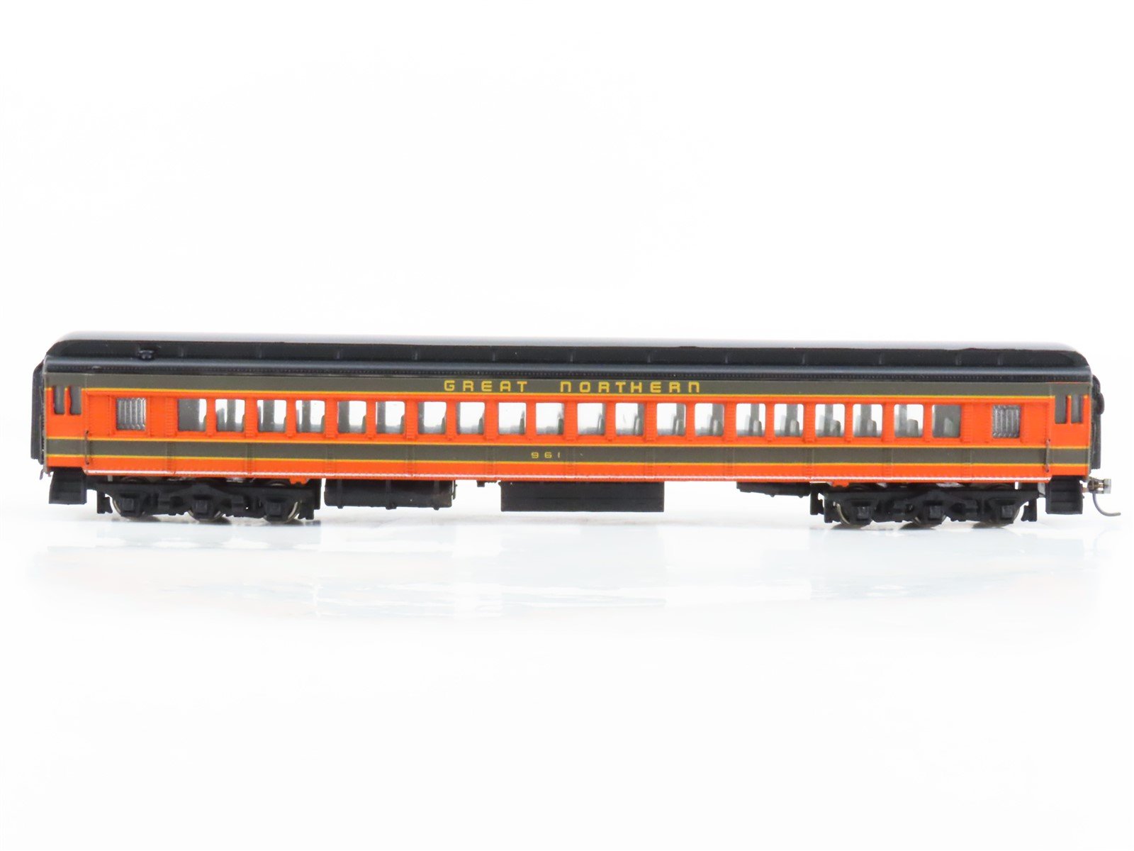 HO Scale Bachmann Spectrum GN Great Northern HW Coach Passenger Car #961