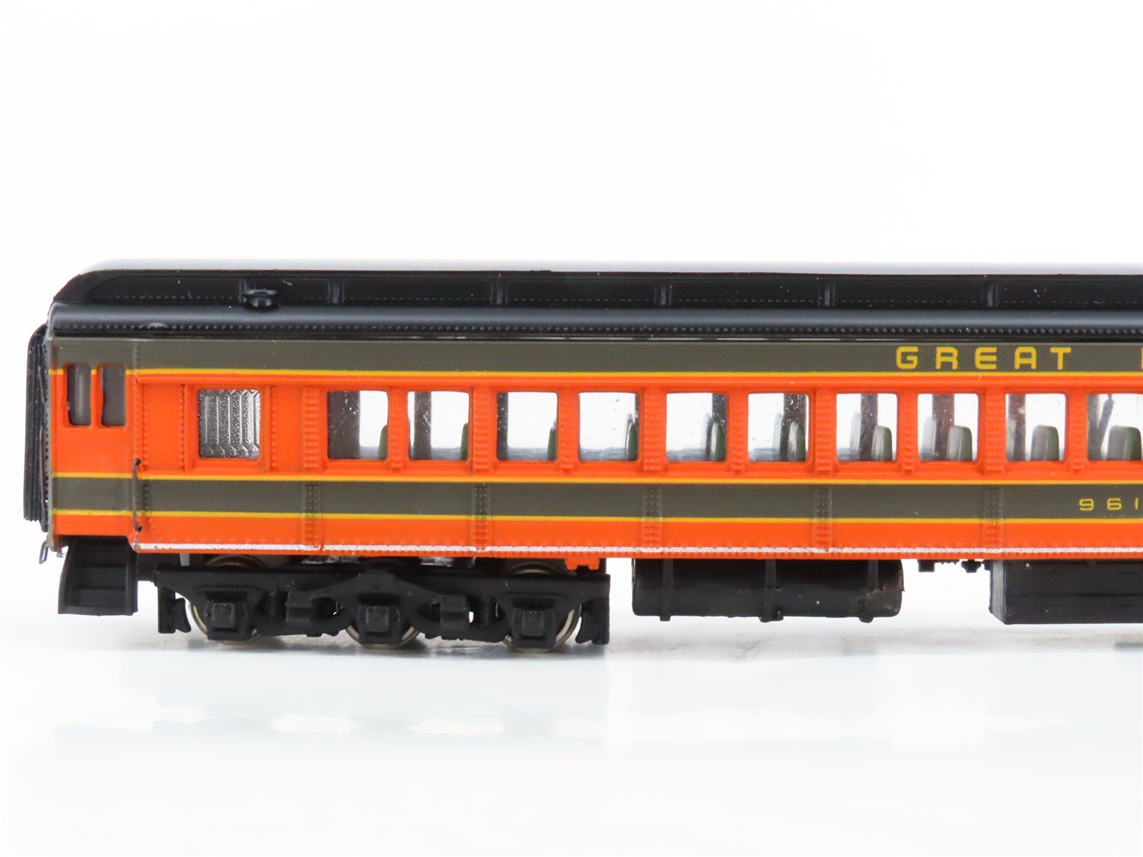 HO Scale Bachmann Spectrum GN Great Northern HW Coach Passenger Car #961