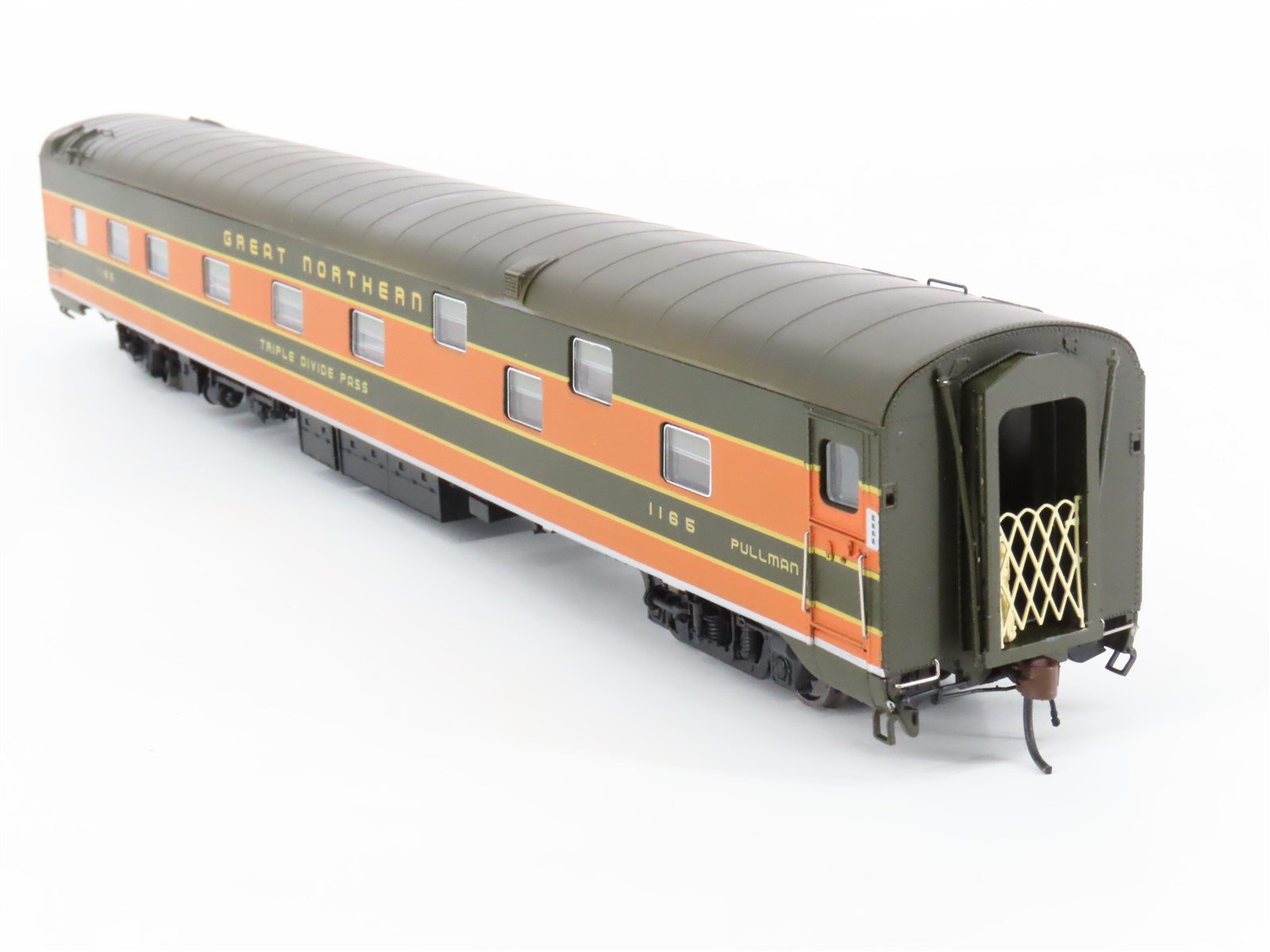 HO Scale Rapido 101032 GN Great Northern Sleeper Passenger Car #1165