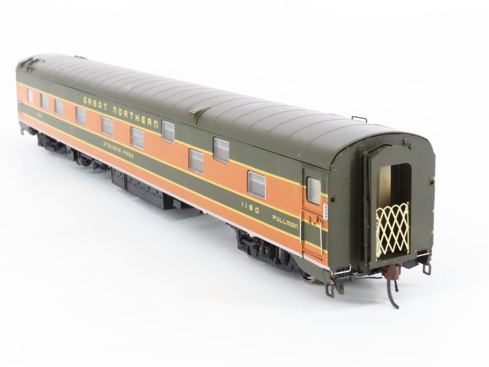 HO Scale Rapido 101035 GN Great Northern Sleeper Passenger Car #1180