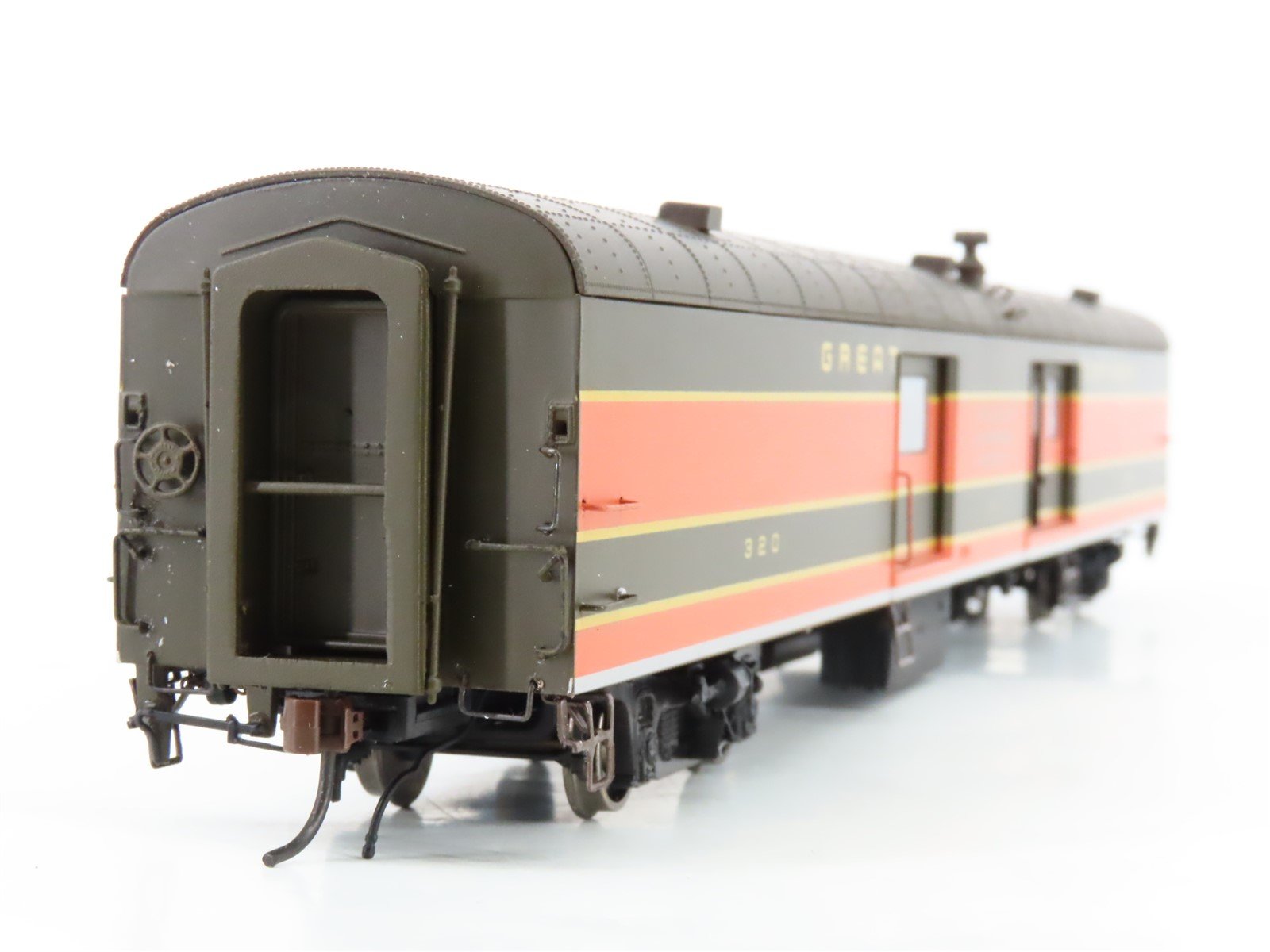 HO Scale Rapido 106048 GN Great Northern Express Baggage Passenger Car #320