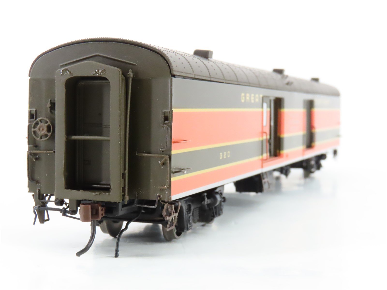 HO Scale Rapido 106048 GN Great Northern Express Baggage Passenger Car #320