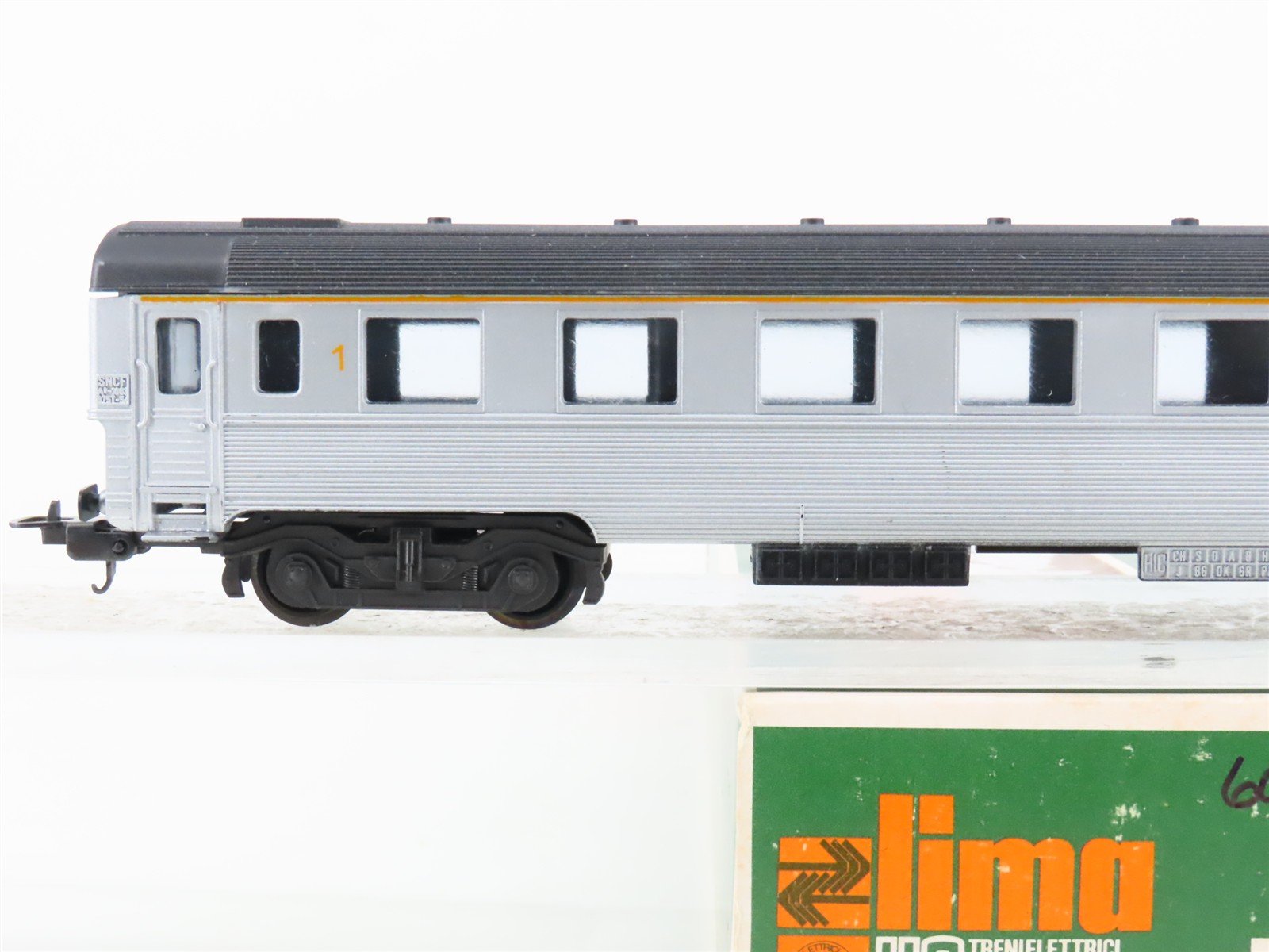 HO Scale Lima 9113 SNCF French National 1st Class Passenger Car #1063