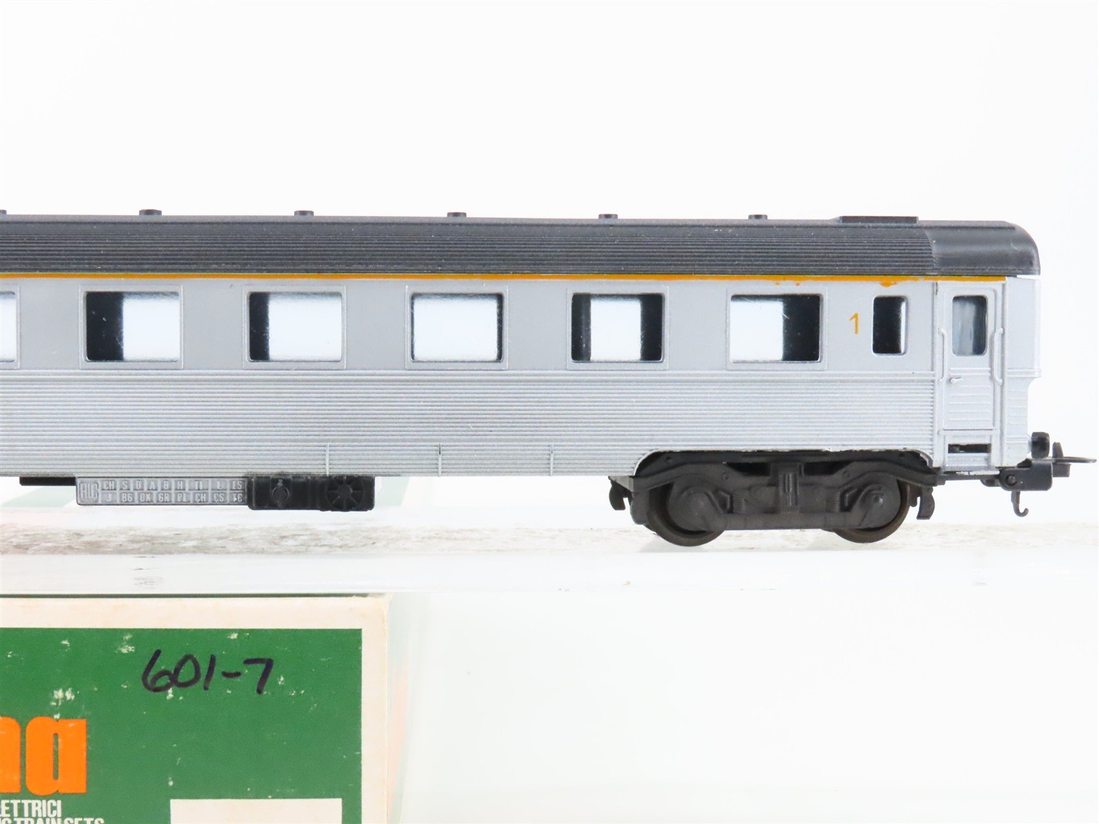 HO Scale Lima 9113 SNCF French National 1st Class Passenger Car #1063