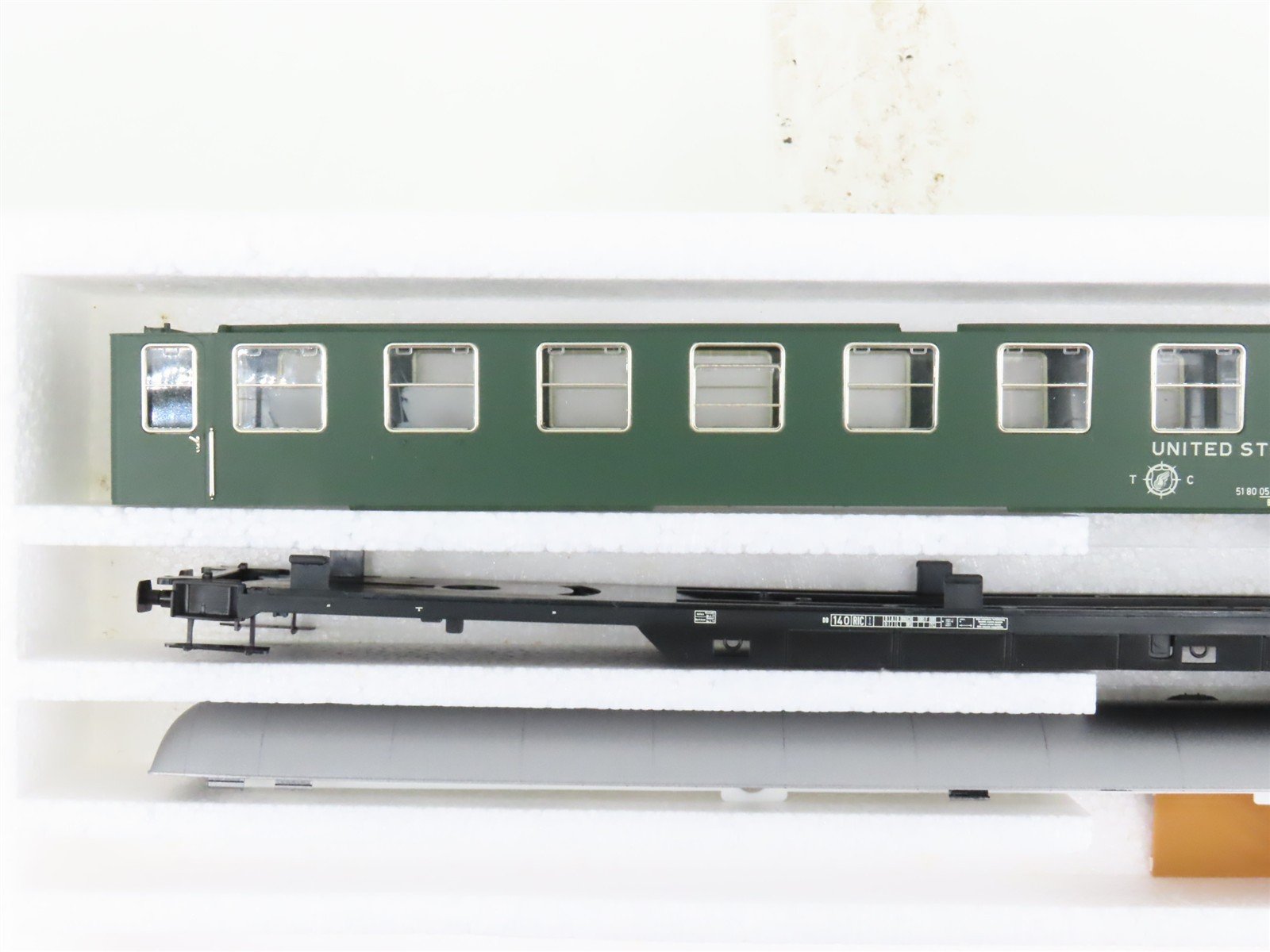HO Scale Ade B6000h Express Train Passenger Car Kit w/Lights