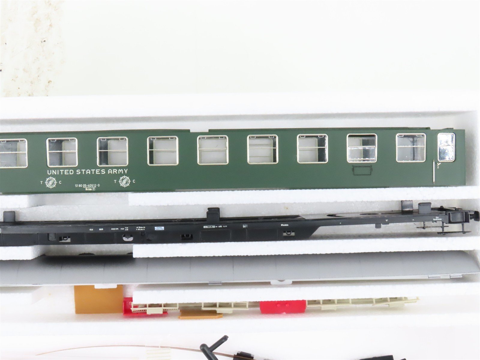 HO Scale Ade B6000h Express Train Passenger Car Kit w/Lights