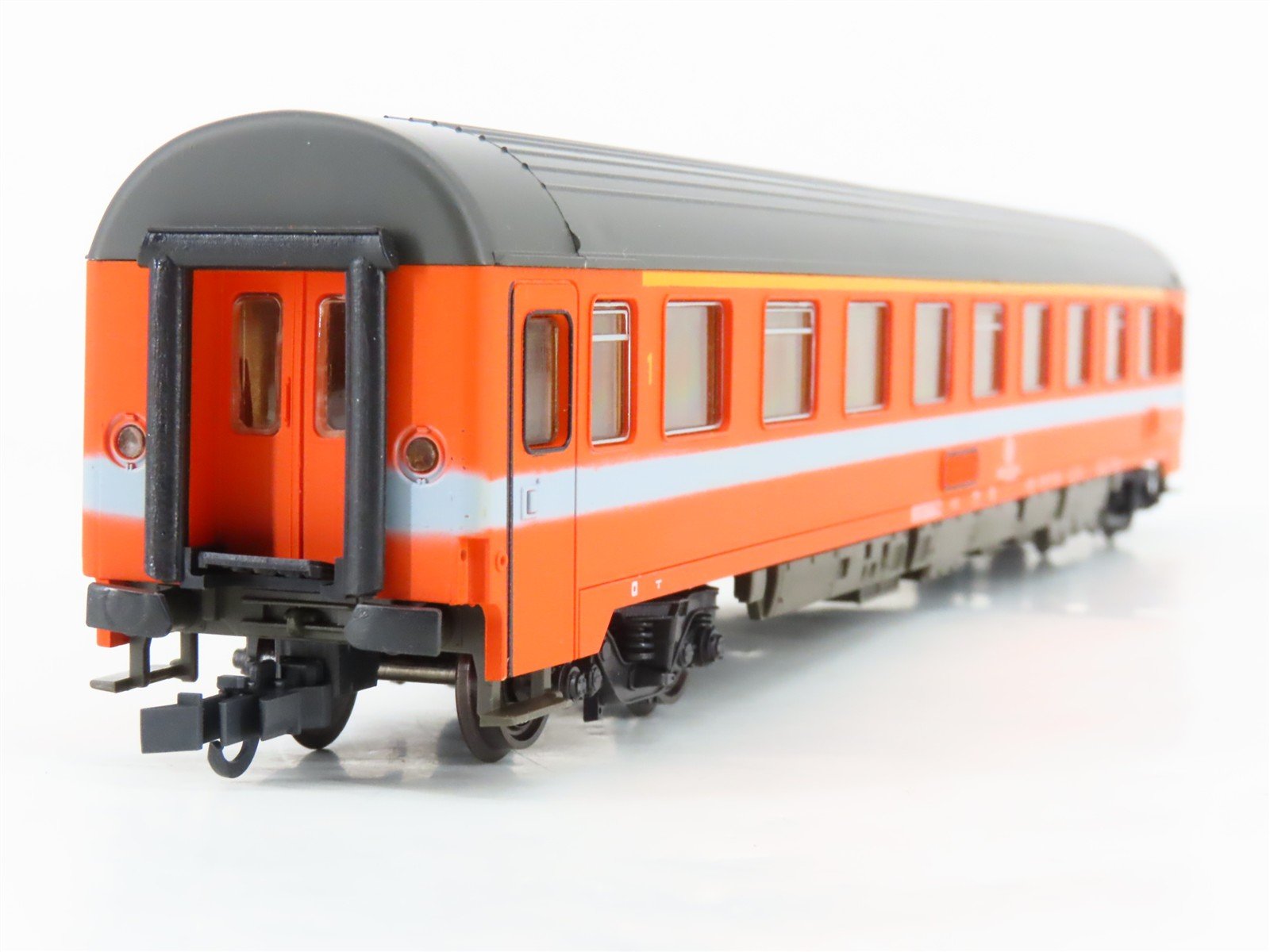 HO Scale Roco 4236F SNCB Belgian National 1st Class Coach Passenger Car #617-6