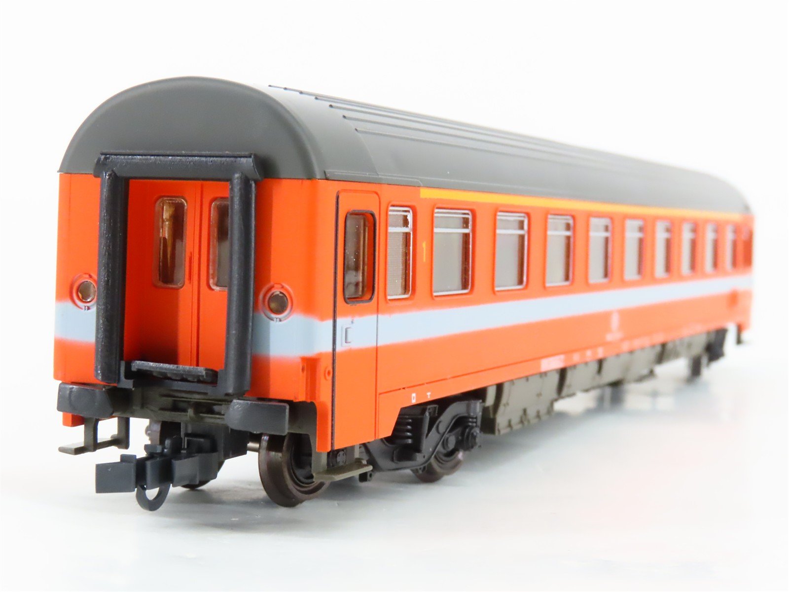 HO Scale Roco 4236F SNCB Belgian National 1st Class Coach Passenger Car #617-6