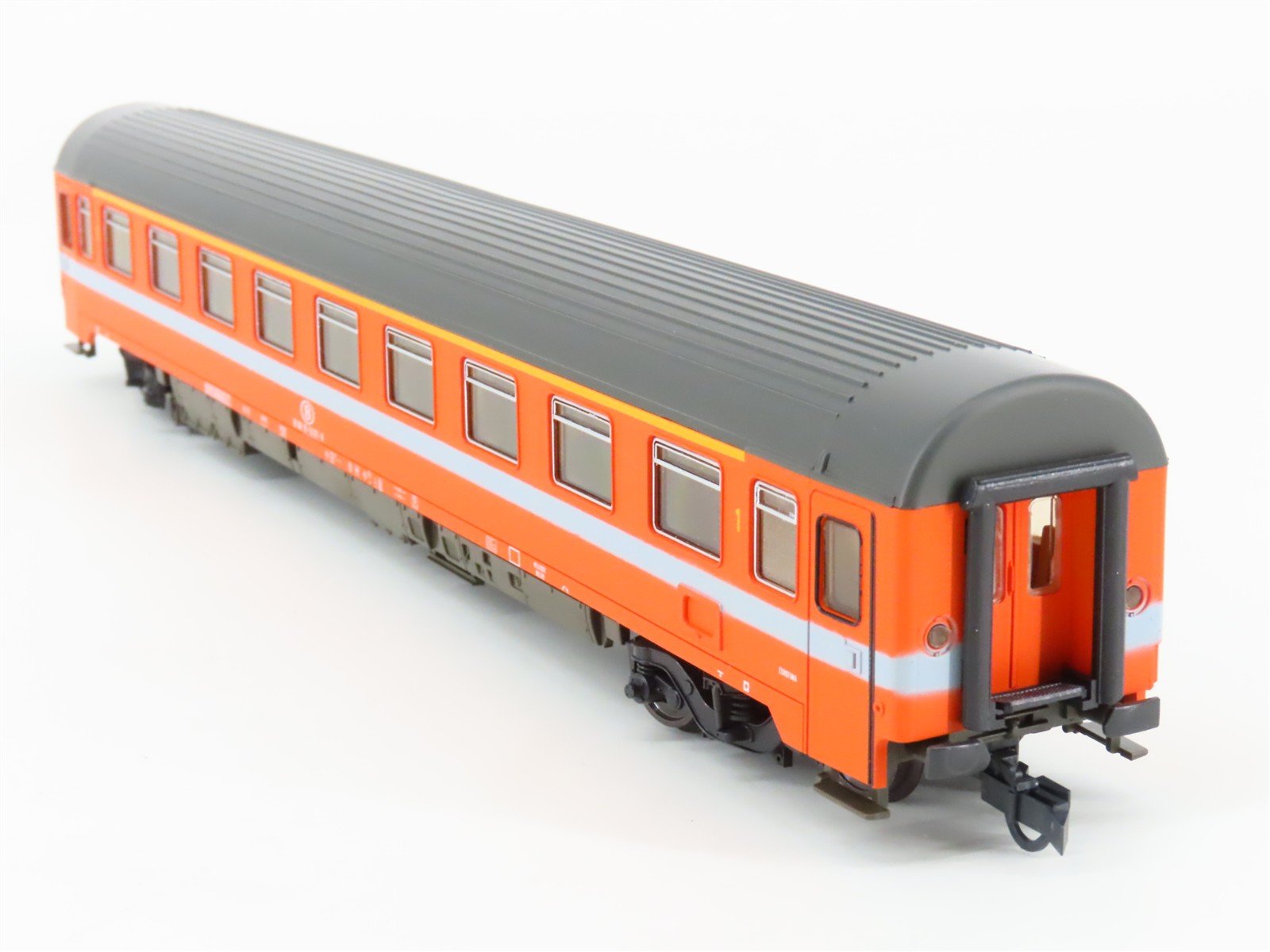 HO Scale Roco 4236F SNCB Belgian National 1st Class Coach Passenger Car #617-6