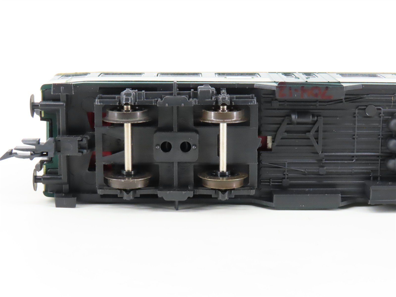 HO Scale Roco 44424 CFL Luxembourg National 2nd Class Coach Passenger Car #460-2