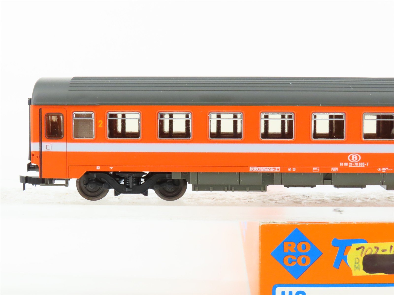 HO Scale Roco 4237D SNCB Belgian National 2nd Class Passenger Car #605-7